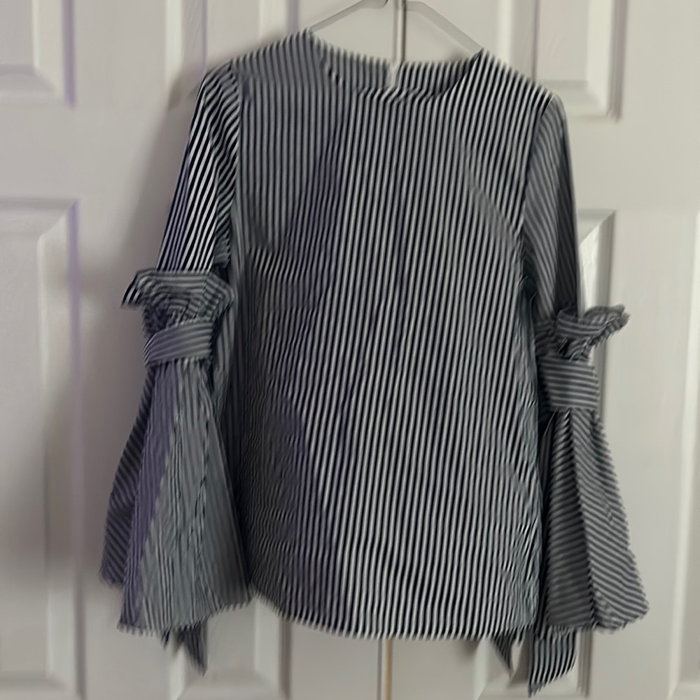 Pretty blouse lightweight m/l